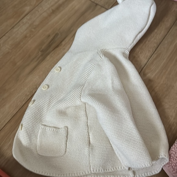 Two light sweaters one teddy bear from old navy the other unicorn from gap - Picture 3 of 6